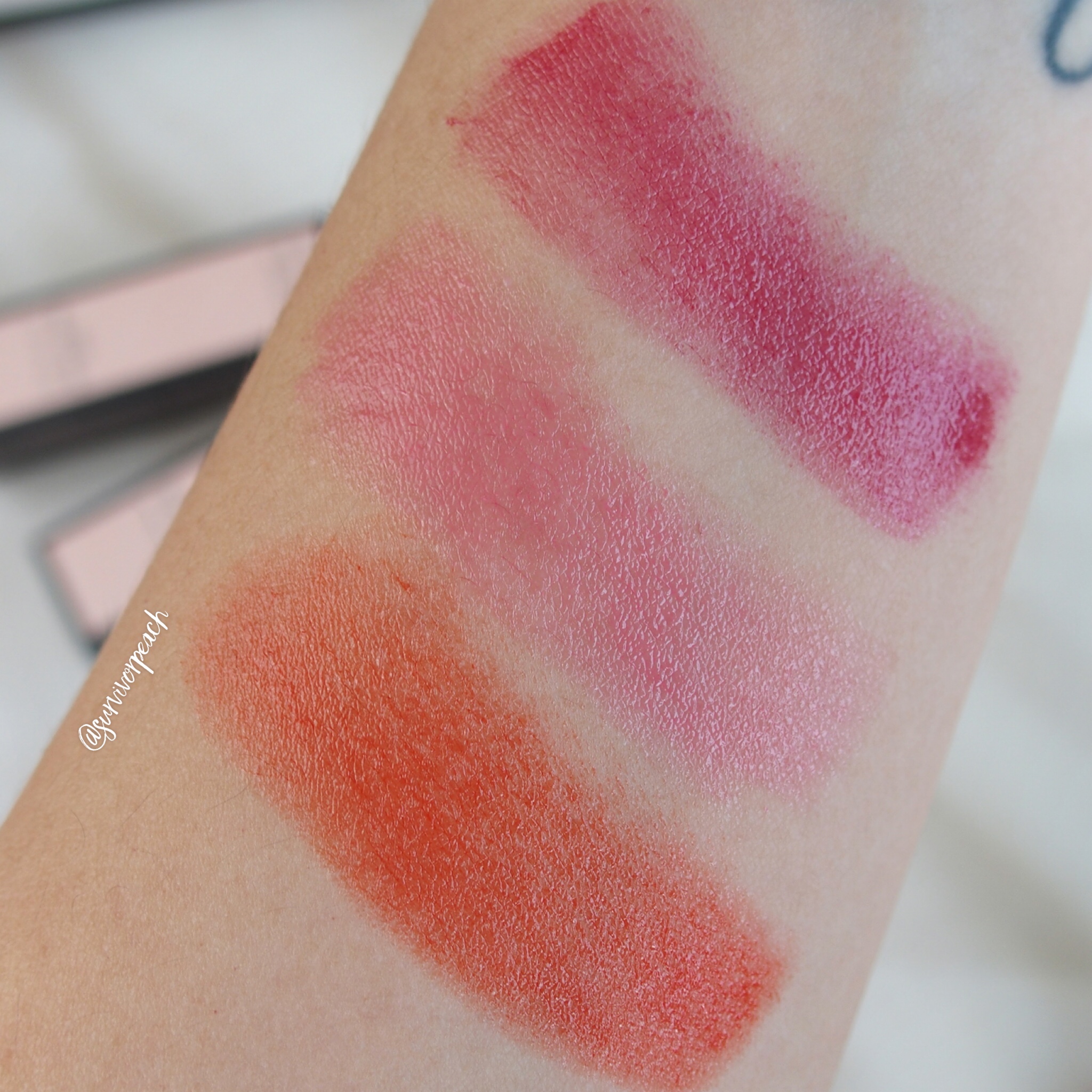 Gucci Baume à Lèvres Lip Balm 4 Penelope Plum, 2 No More Orchids, Rouge à Lèvres Voile Lipstick 302 Agatha Orange swatches
