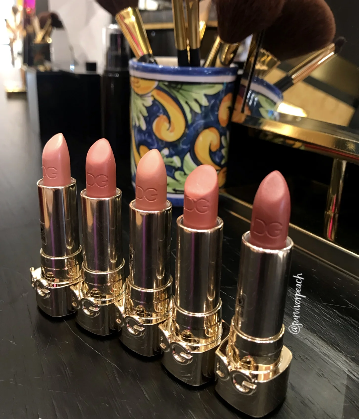 Dolce gabbana the only one matte. Dolce gabbana matte lipstick. Dolce gabbana the only one помада. Dolce gabbana the only one lipstick swatches. Dolce gabbana the only one помада swatches.