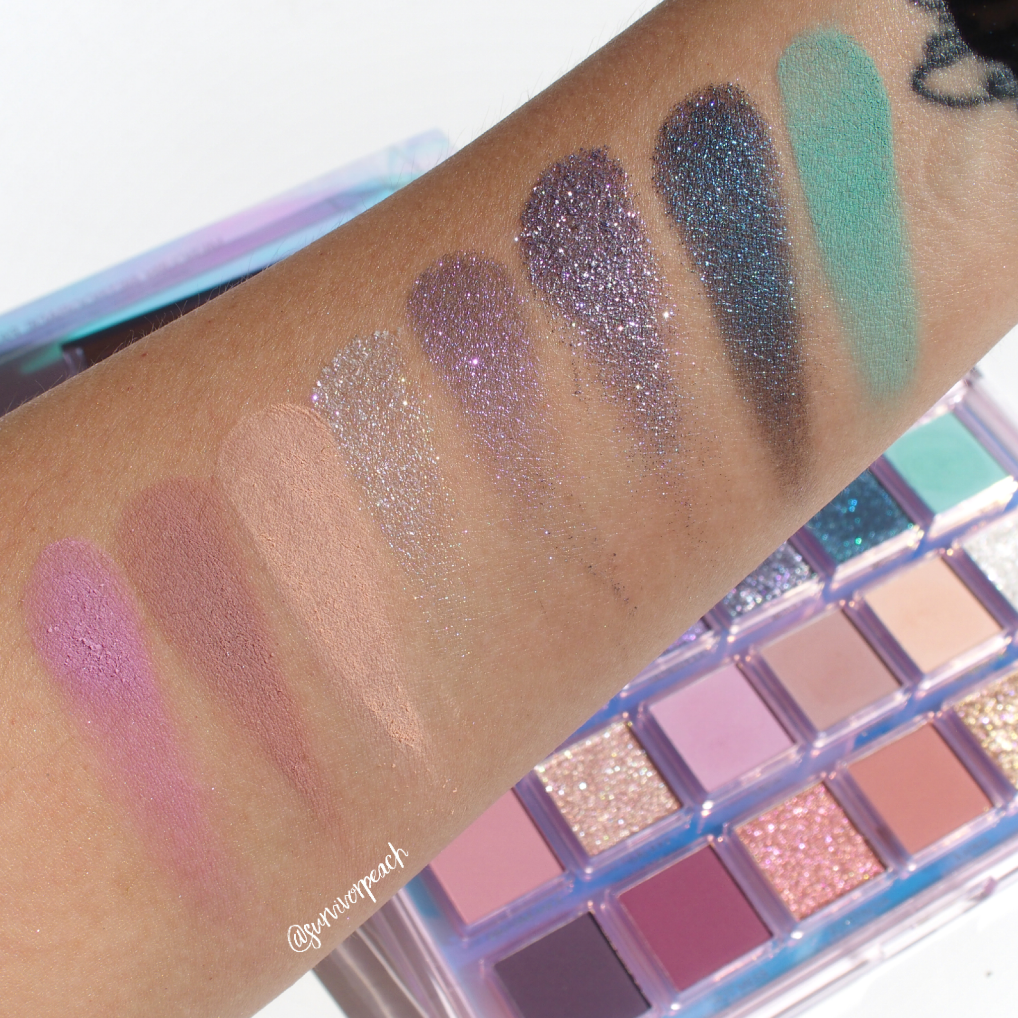 Huda Beauty Mercury Retrograde Eyeshadow Palette Review And Swatches.