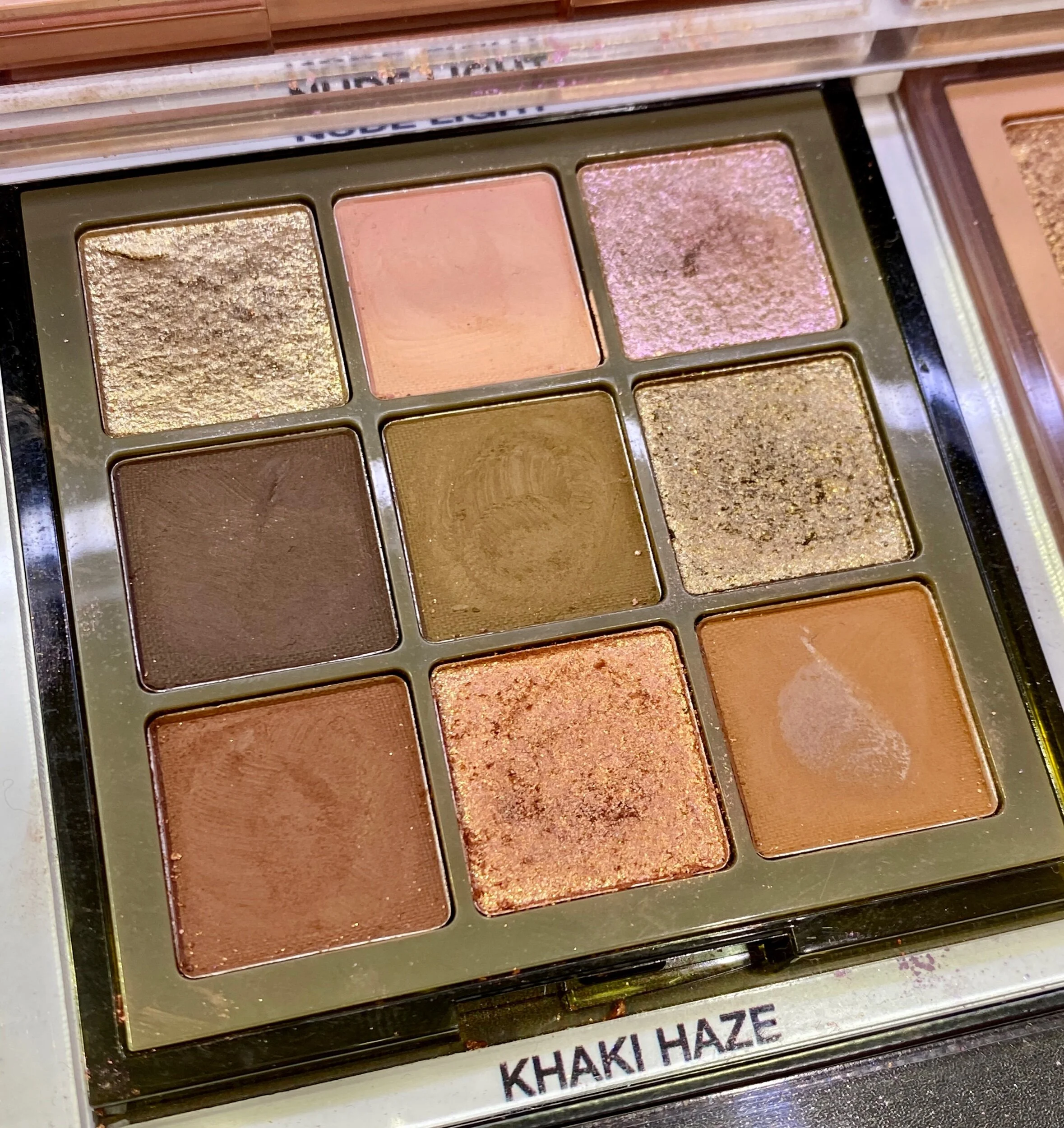 huda sand palette