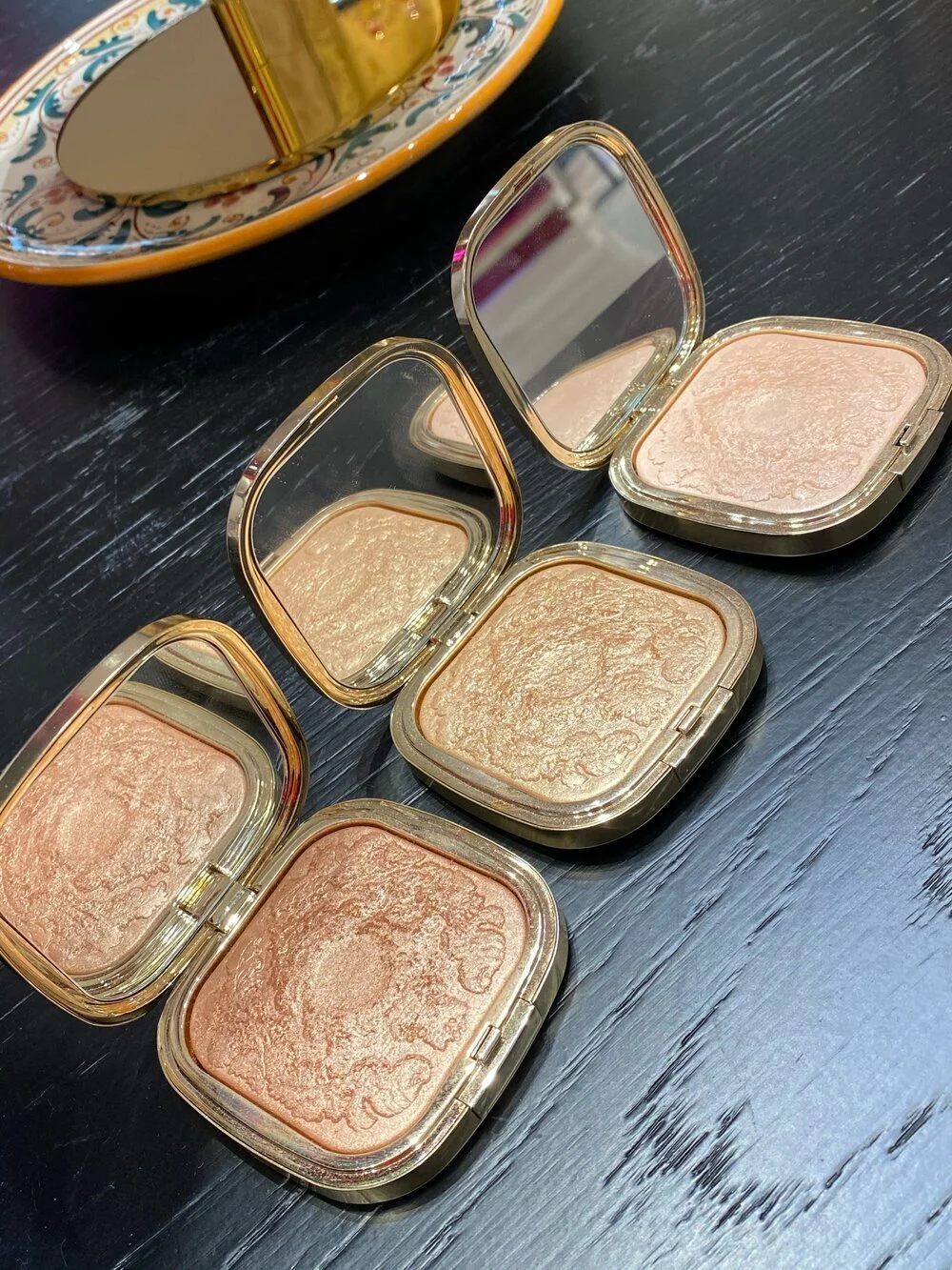 Dolce Gabbana Beauty Baroque&nbsp;Lights&nbsp;Highlighting&nbsp;Powder Swatches