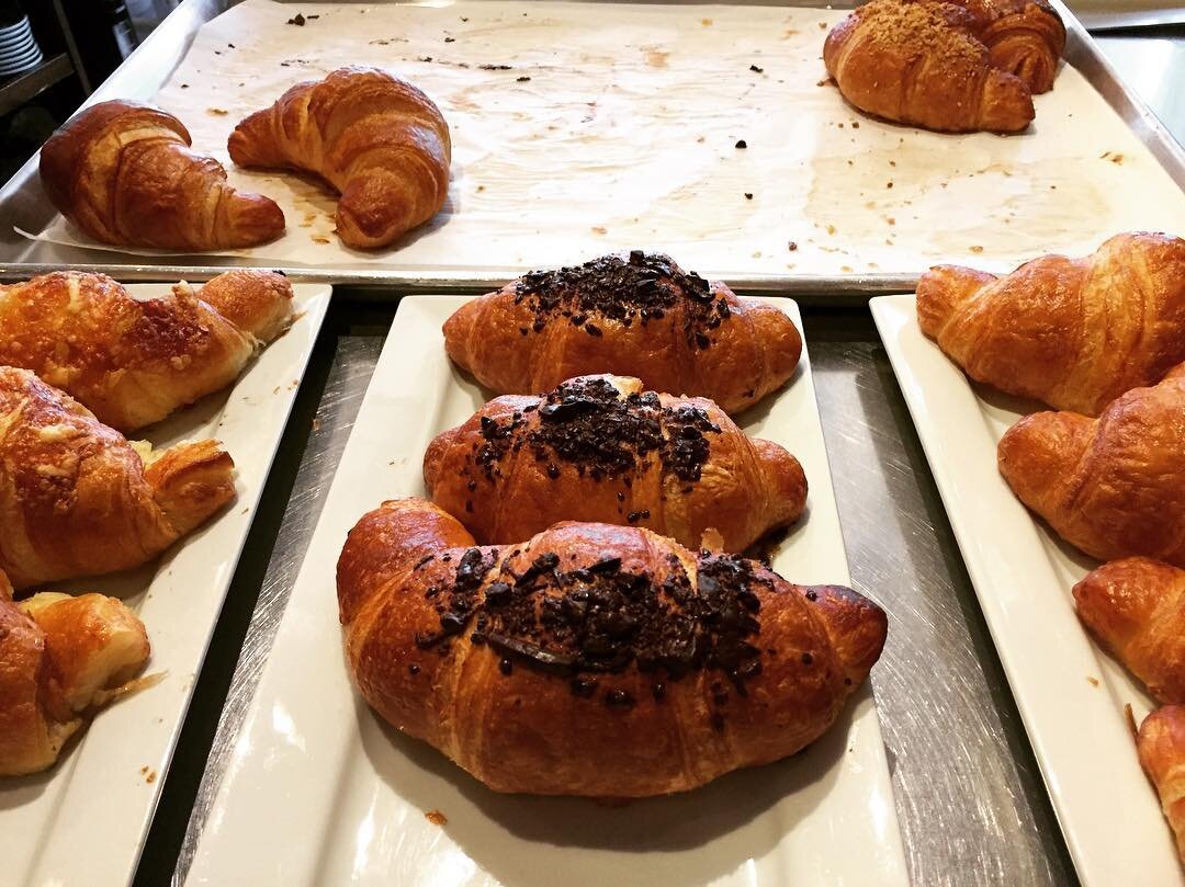 Fresh out of the oven now...come n get em #croissant #croissants #croissantstoronto #torontocafe #sunnyday #sundaymorning