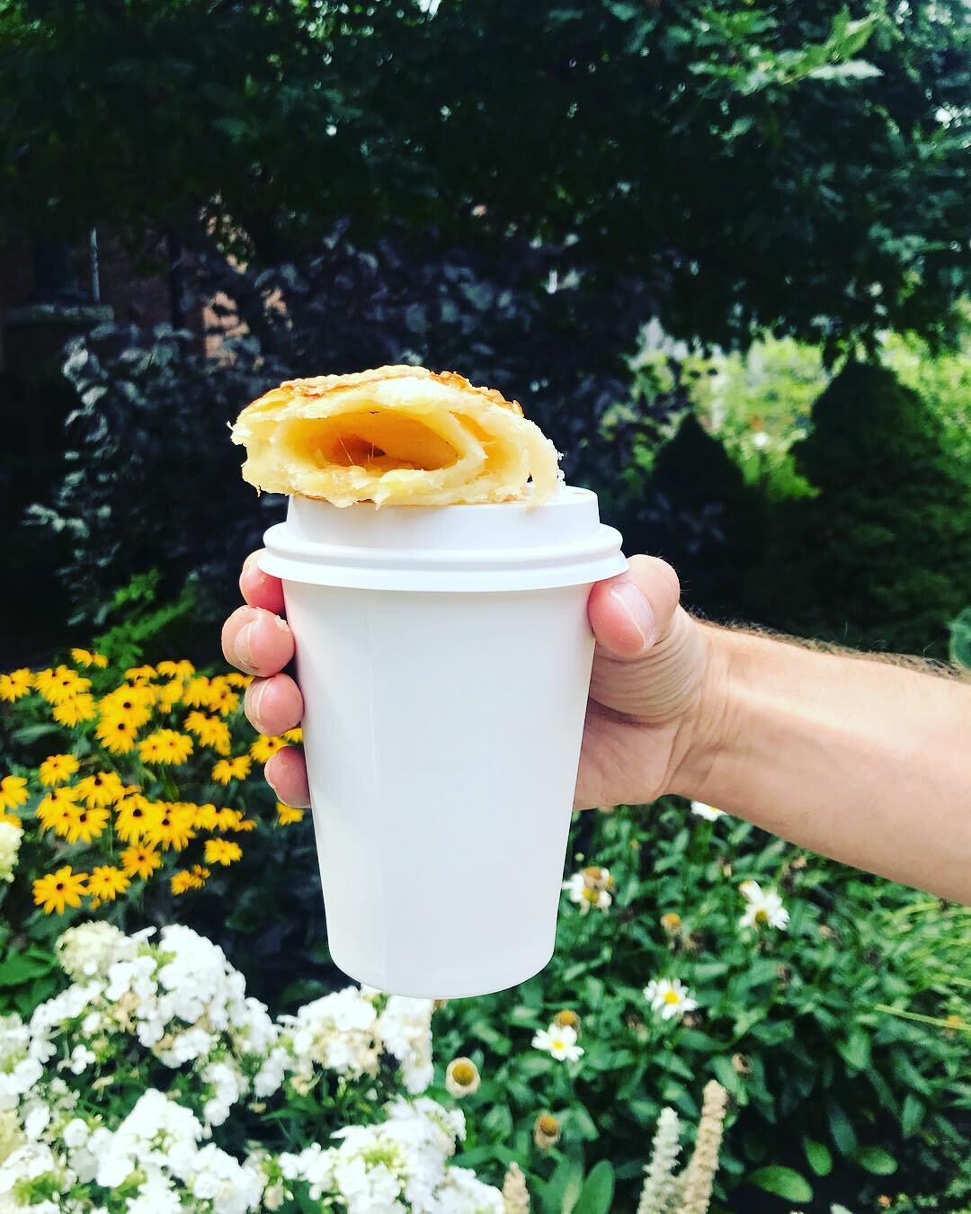 When you got the city&rsquo;s best latte &amp; a caramelized onion + gruyere 🥐, suddenly life&rsquo;s a walk in the freakin&rsquo; park. #shmoozin #eastend #toronto #coffeebreak #croissant #stopandsmelltheflowers