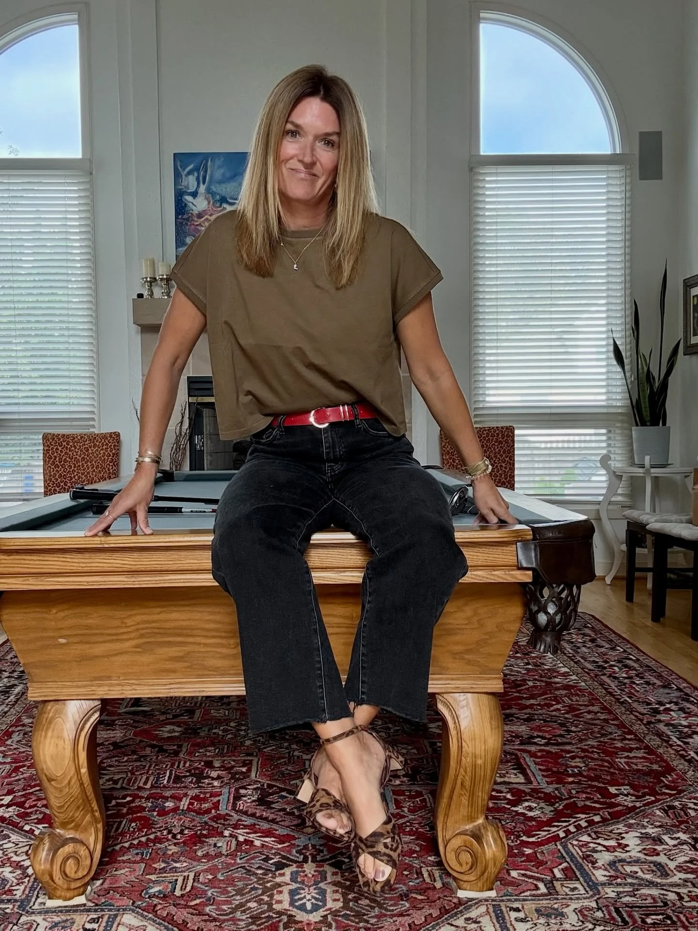 Hi! I&rsquo;m Style Erin. Five things you don&rsquo;t know about me:

&bull; I like odd numbers.
&bull; Yellow is my favorite color.
&bull; I prefer morning over night.
&bull; Red wine is my go-to beverage. 
&bull; I love driving with my sunroof open