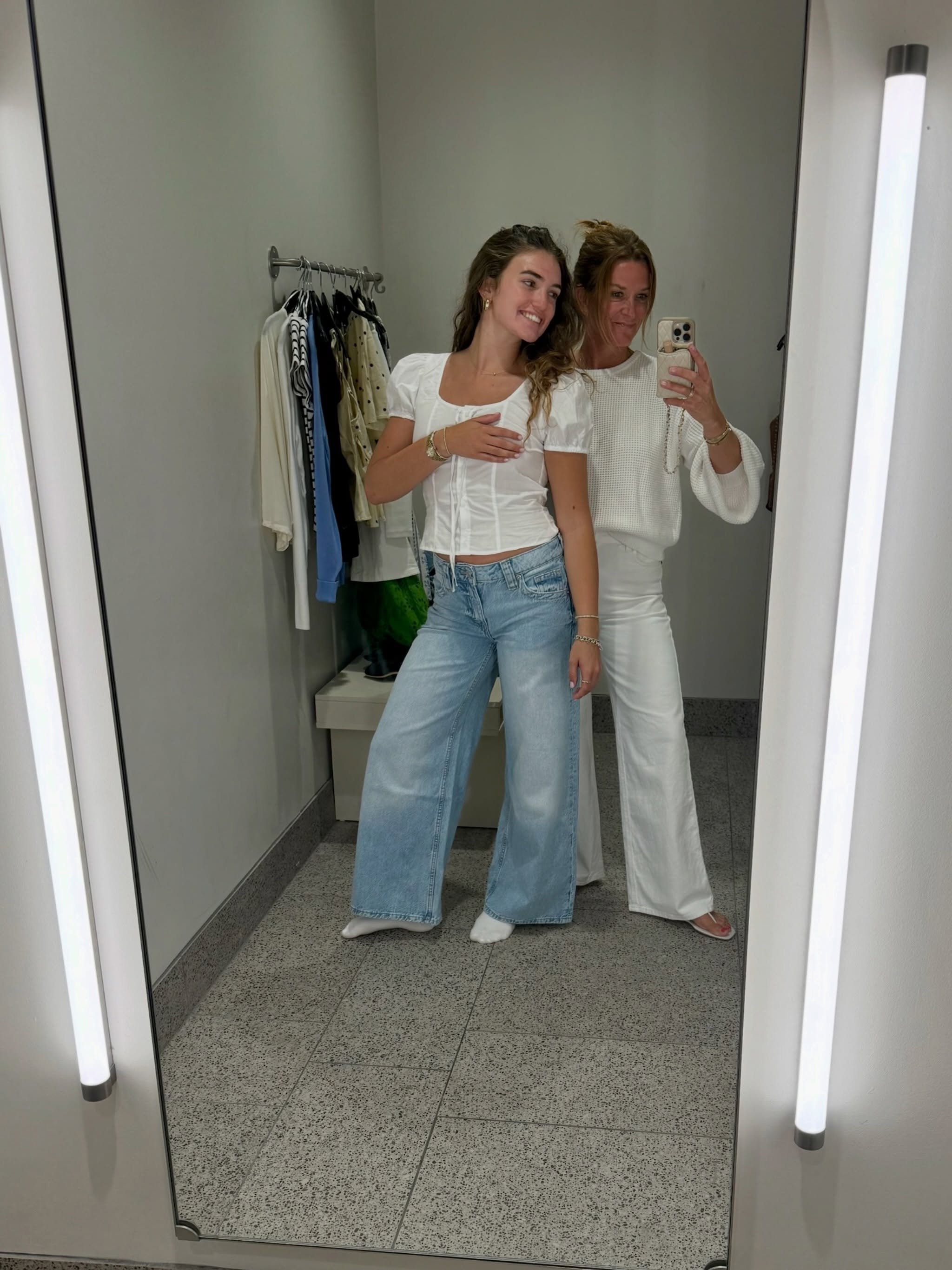 Shopping buddy 🤍