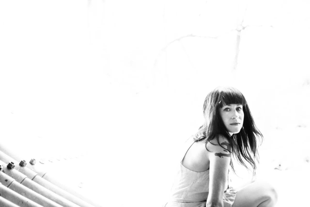 SLOW TRAVEL BERLIN Orenda Fink, Privatclub, 8pm
Though she’s perhaps best known for her work as one half of indie dream pop band Azure Ray, Orenda Fink is also an established solo artist, having released three albums and one EP since 2005. Her most recent album, and the first in five years, was last year’s Blue Dream .
The trademark lush layers and minimal ethereal sounds of Azure Ray are present on Blue Dream , but it’s still very much a Fink album, with a haunting, darker edge that seems to be searching as it winds along. Fink’s husband, Todd Fink of the The Faint, and musician Ben Brodin both take credit as producers on the album, making it very much a Saddle Creek Records affair. Natalye Childress
Privatclub , Skalitzer Straße 85-86, 10997 Berlin; 030 61 67 59 62; U: Schlesisches Tor; admission: €13.80.