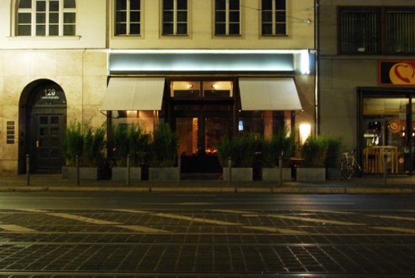 UNLIKE CITY GUIDES Pantry - Everything but the kitchen sink
Locavorism’s the name of the game at Pantry, an upscale Mitte restaurant serving up Ibero-Pacific cuisine, something of a rarity in Berlin. Kitchen duo Ralf Geisendorf and Jarno Huhn source the majority of their ingredients from within a 100-kilometer radius, a mantra that carries over from the latter’s tenure as a chef in Melbourne; Huhn regularly hit the farmer’s markets at 4:30 a.m. to scavenge the offerings and beat others to the produce punch. The result here is a menu filled with staples like organic Shetland Salmon and parmesan Patata, meticulously garnished with rotating seasonal offerings of wild herbs, roasted nuts, ripened fruits and vegetables, and savory confectionist sauces. This is one raid on the pantry you won’t feel bad about.