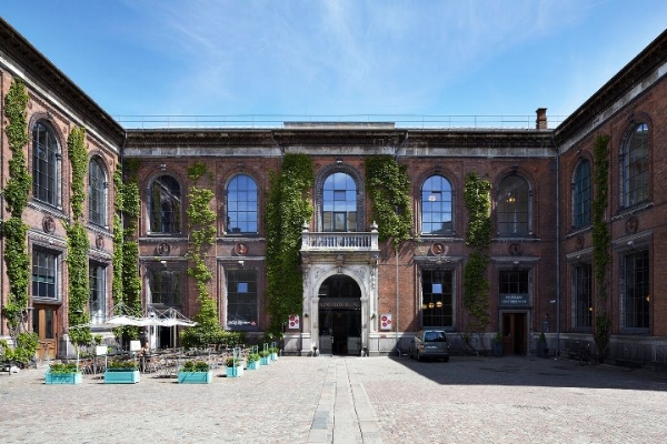 UNLIKE CITY GUIDES Motto Charlottenborg - Cultural compendium
The integrity of tangible books might be in jeopardy, but places like Motto Charlottenborg remain ever-resilient to change. Cross-genre in nature, Motto is housed in an elegant art hall and cultural hot spot. A self-publishing showcase, the walls boast an array of vibrant pièces de résistance of the aesthetic world, while open space for exhibitions, forums, and lectures allows lovers of the medium to wax poetic about the function of publishing and writing in a fast-paced world.