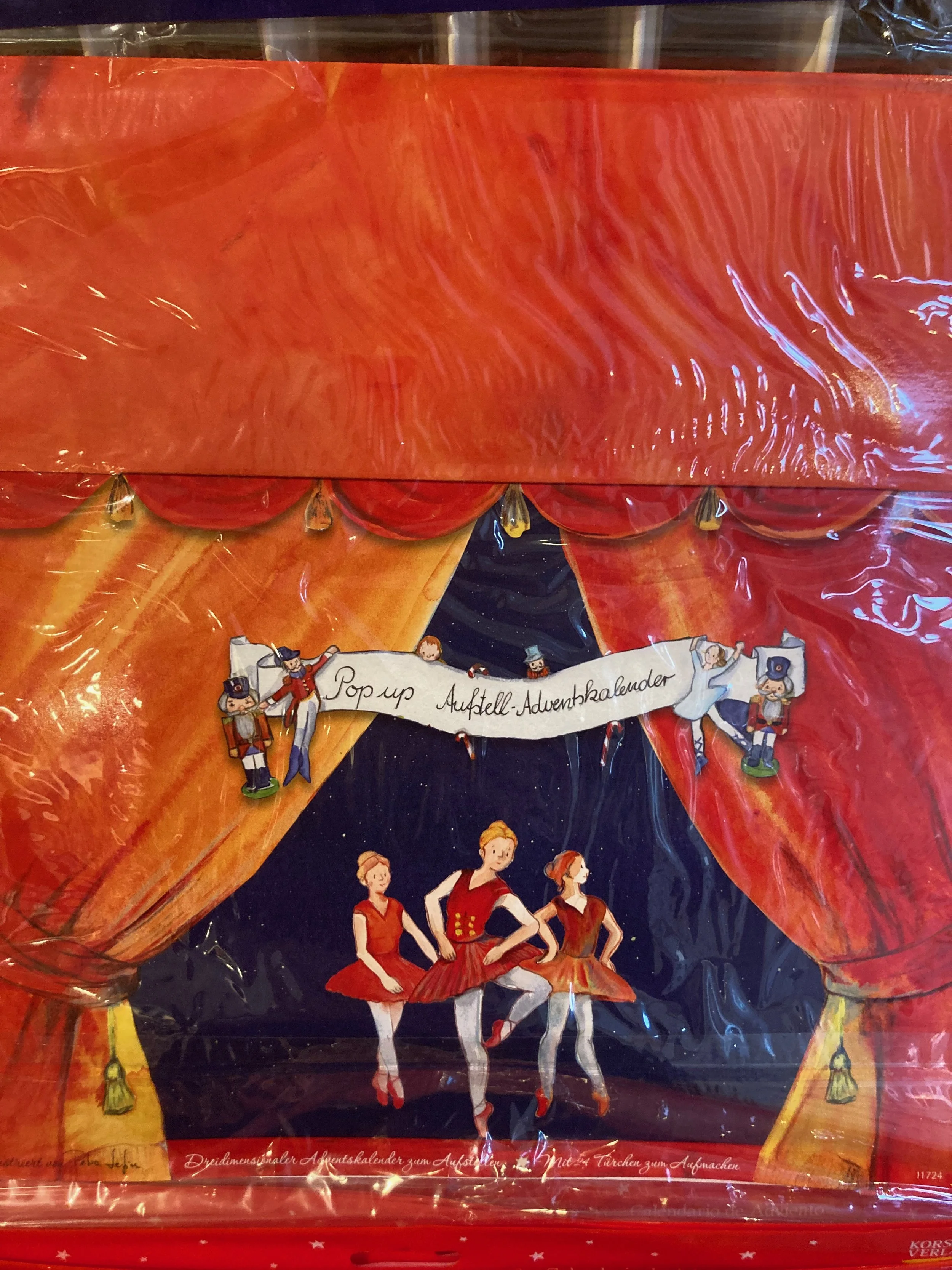 Julböcker , julkalendrar och lite annat smått och gått finns nu på Bokbok