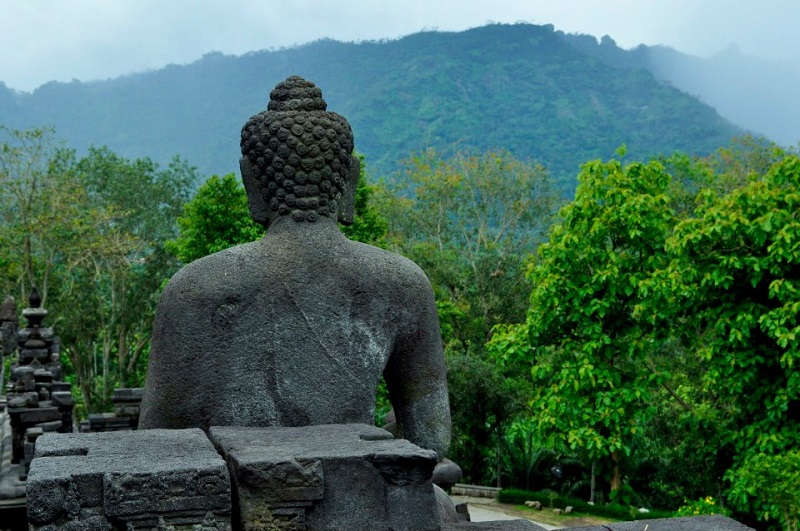 Bouddha dans le temple indonésien du temple Borobudur en Indonésie (crédits photo : Maïna Marjany)