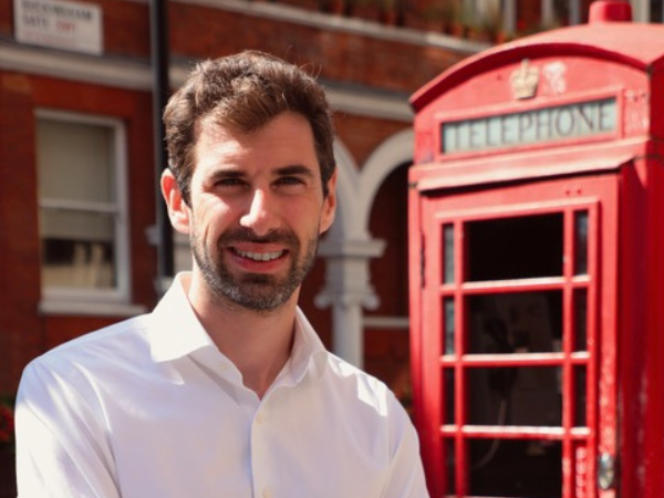 Ambroise Bouleis : "On peut voir le Brexit comme un cocktail qui laisse un arrière-goût très amer aux Britanniques"