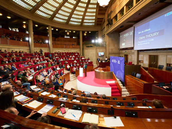 Légiférer sur l'aide à mourir : le Parlement face à un débat ancien