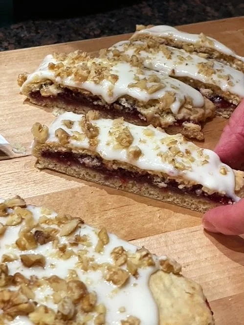 Readers’ Recipe Contest: Auntie Anne’s Sour Cream Cakes