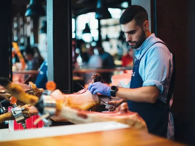 slicing jamon.jpg