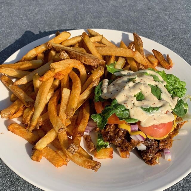 GLUTEN FREE? Try a 6 oz. Fat boy burger with no bun! All of our burgers are made fresh in-house with zero preservatives from AAA beef. Available for pick or OR delivery 👏🍔🥬