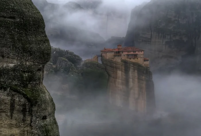 stunning_mountain_top_house-scaled1000.jpg