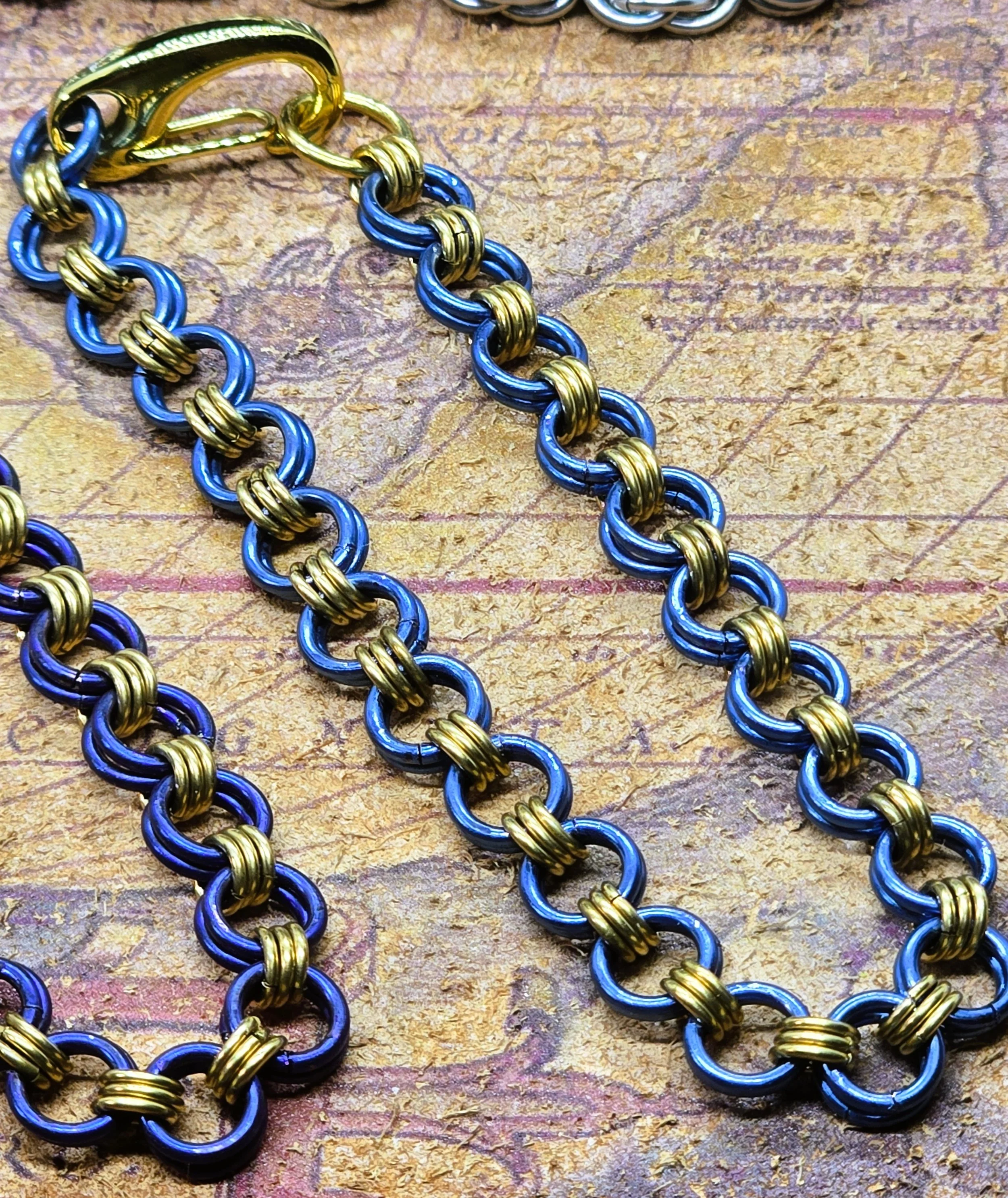 Bracelet Niobium light blue.jpg