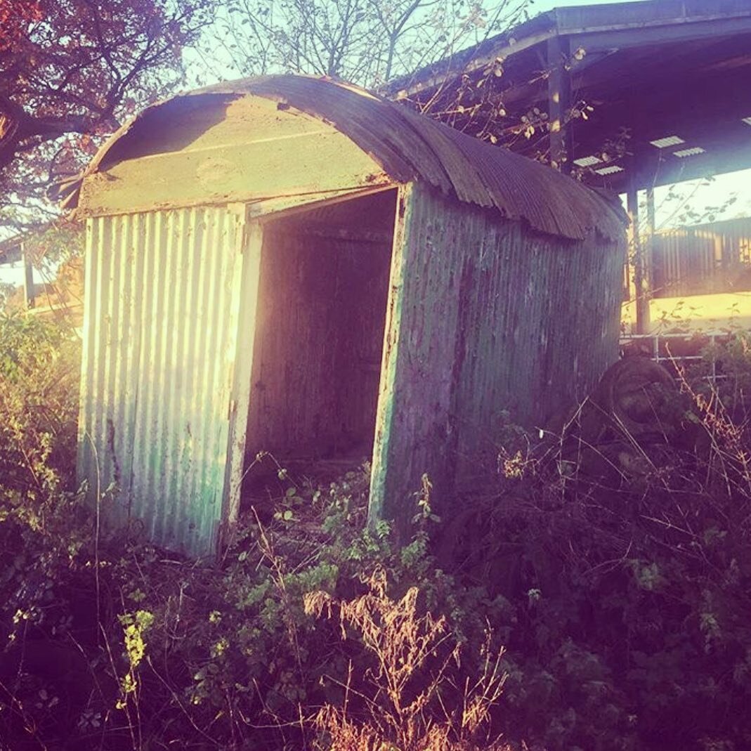 Finally got round to restoring this old relic. This hut once belonged to the Tom Parker estate aka Tom Parker Dairies right here in the Meon Valley. We identified the origin of this hut by the pattern left behind where the old makers badge was once f