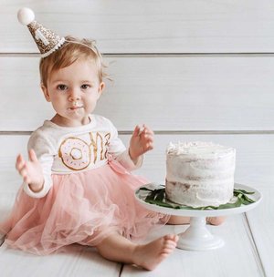 13 Cute 1st Birthday Party Ideas for Girls - Cake Smash Edition