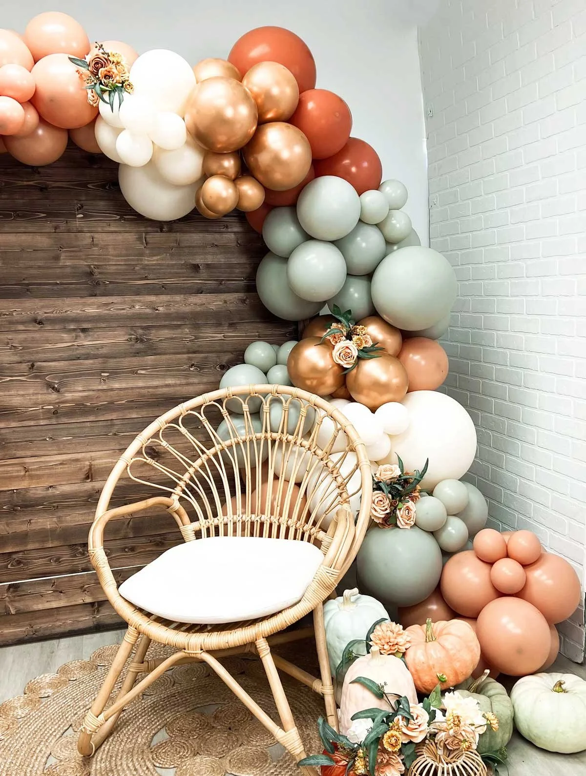 Rustic fall harvest balloon garland