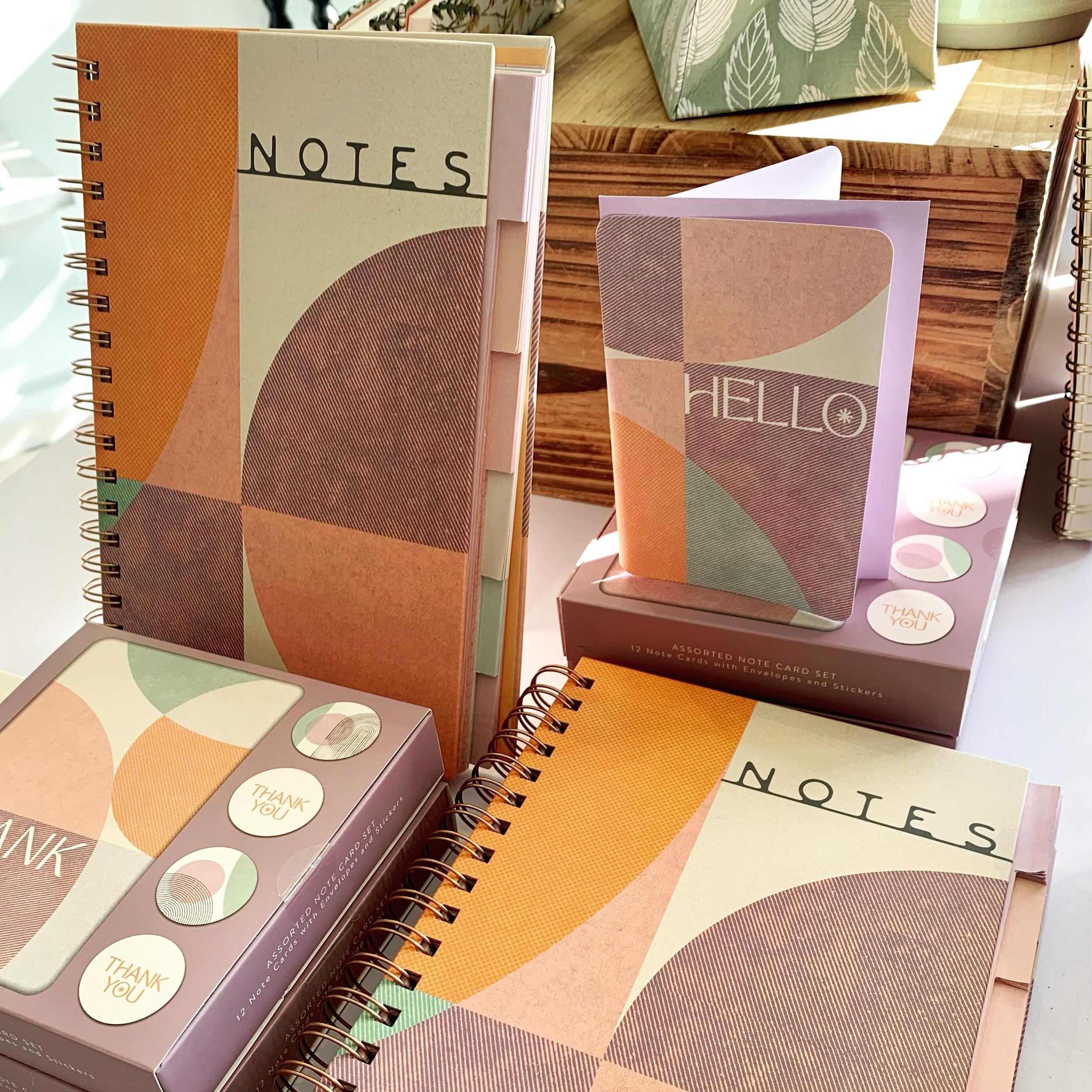 It&rsquo;s another beautiful sunny morning. This tabbed notebook &amp; matching notecards can also brighten your day! Happy Friday ☀️