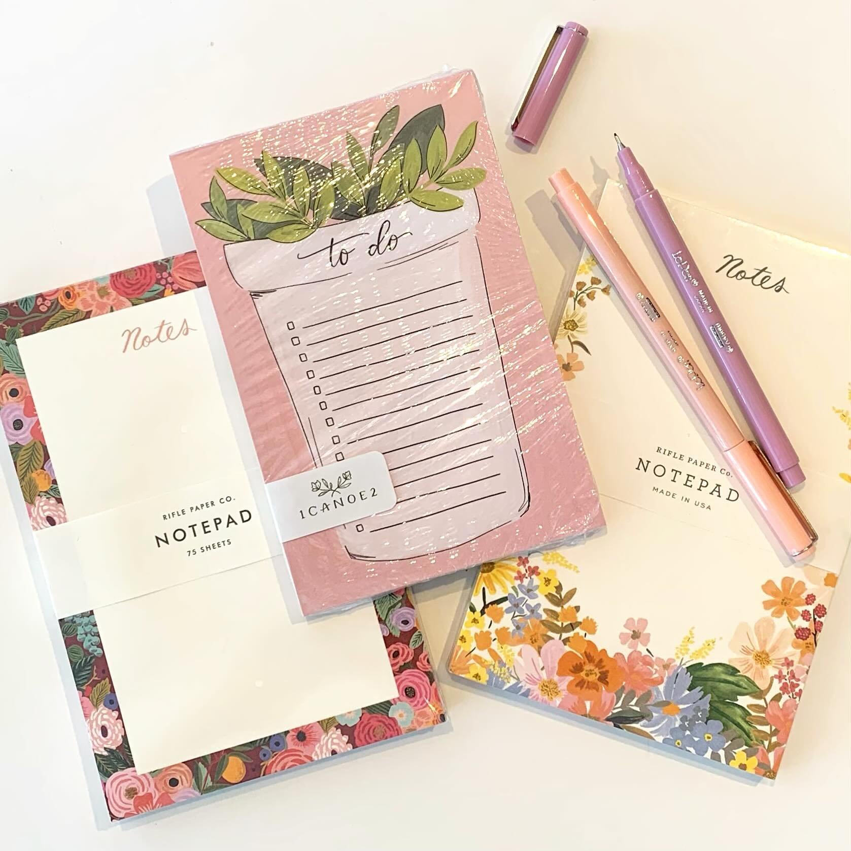 A pretty little notepad is perfect on your desk (at home or at work) for tasks &amp; reminders. Makes a nice gift for mom, too 🥰📝✍🏼