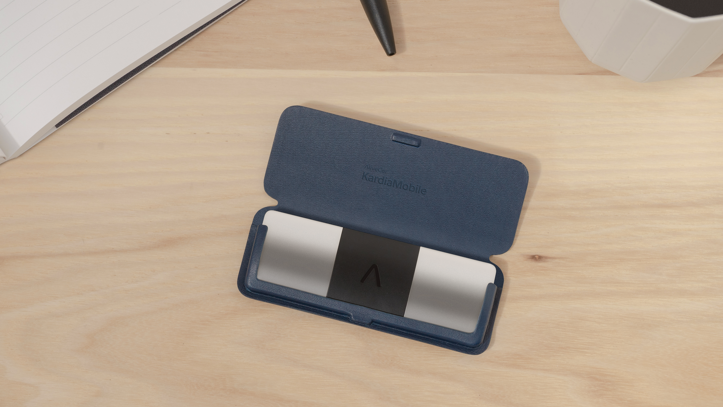 AliveCor_Triangle+CarryPod.png