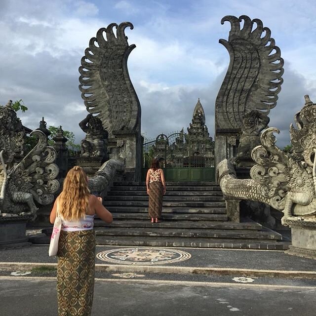 Another pic of the new and largest in Bali Jagatnatha Temple (representation of Hindu God Ciwa) The Jembrana Jagatnatha Temple is just a few minutes from Villa Jembrana 
#villajembrana #bagusHospitality
#Hostyourownretreat #retreatinbali
#Innergoddes