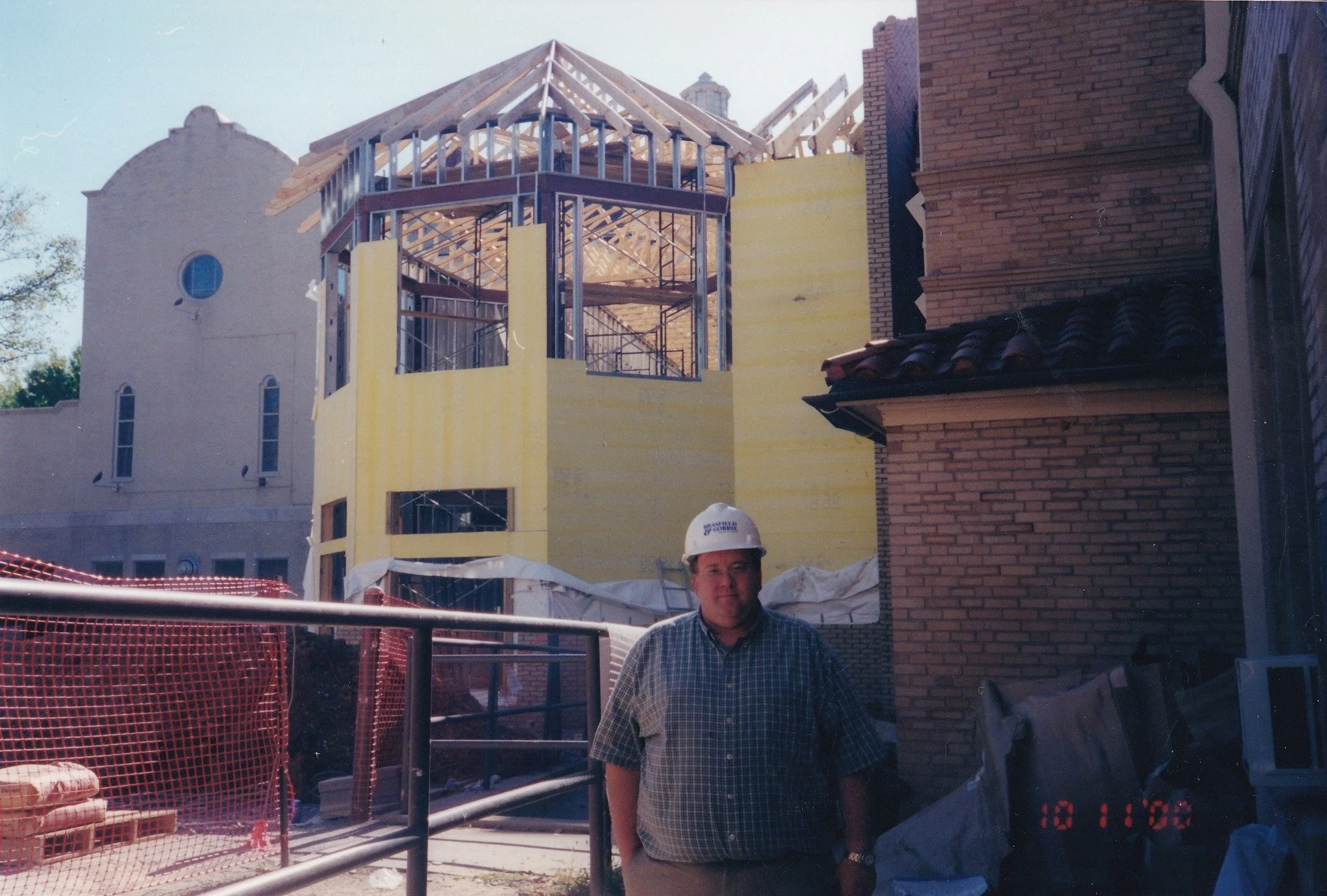 Throwback! 📸
Fall 2000&mdash;and Highlands was deep in construction! We were in the midst of Connected by Faith, a capital campaign that transformed our campus by connecting the Sanctuary Building and Education Building with what was then a brand-ne