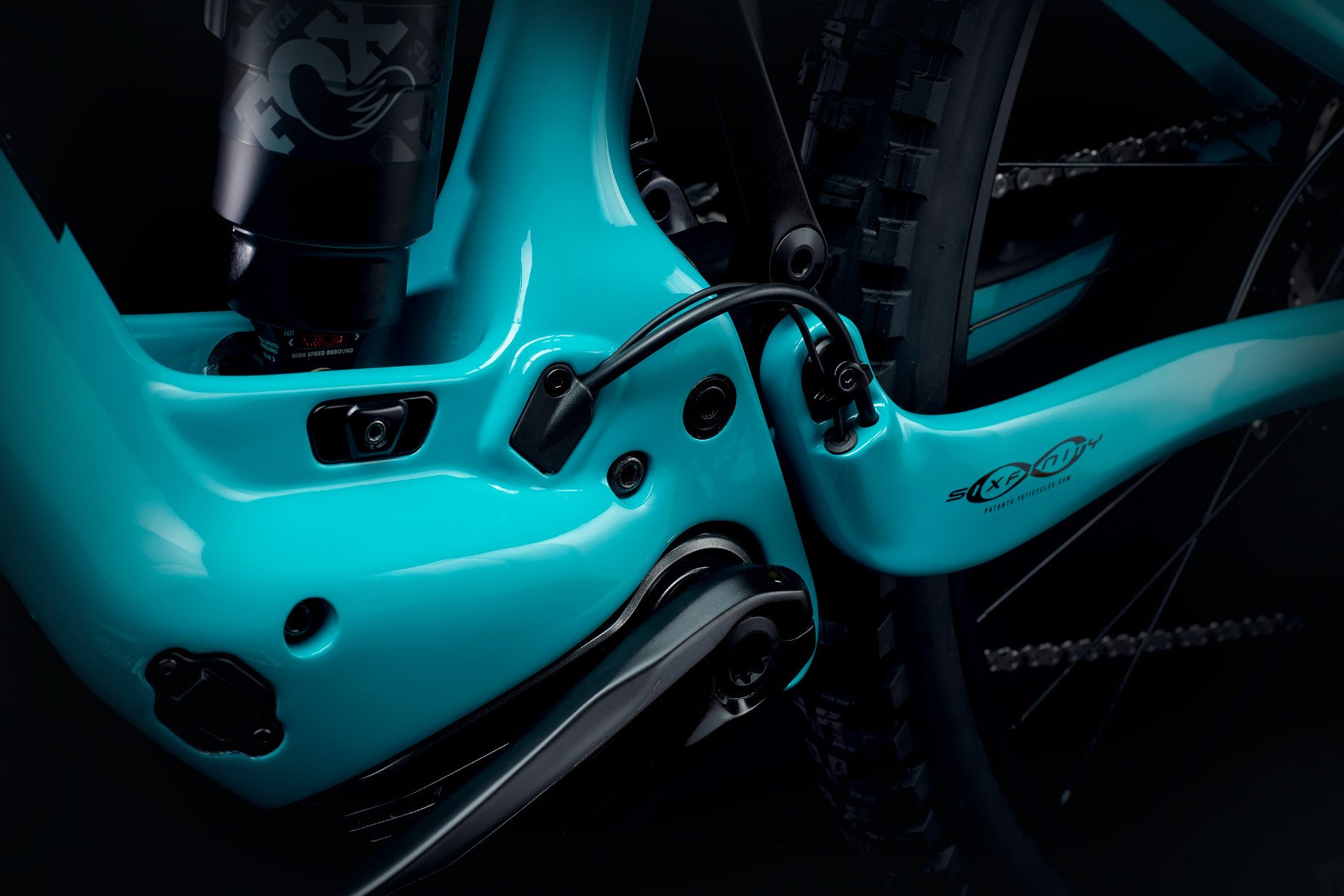 2022_yeticycles_160e_detail_cable_non_drive.jpeg