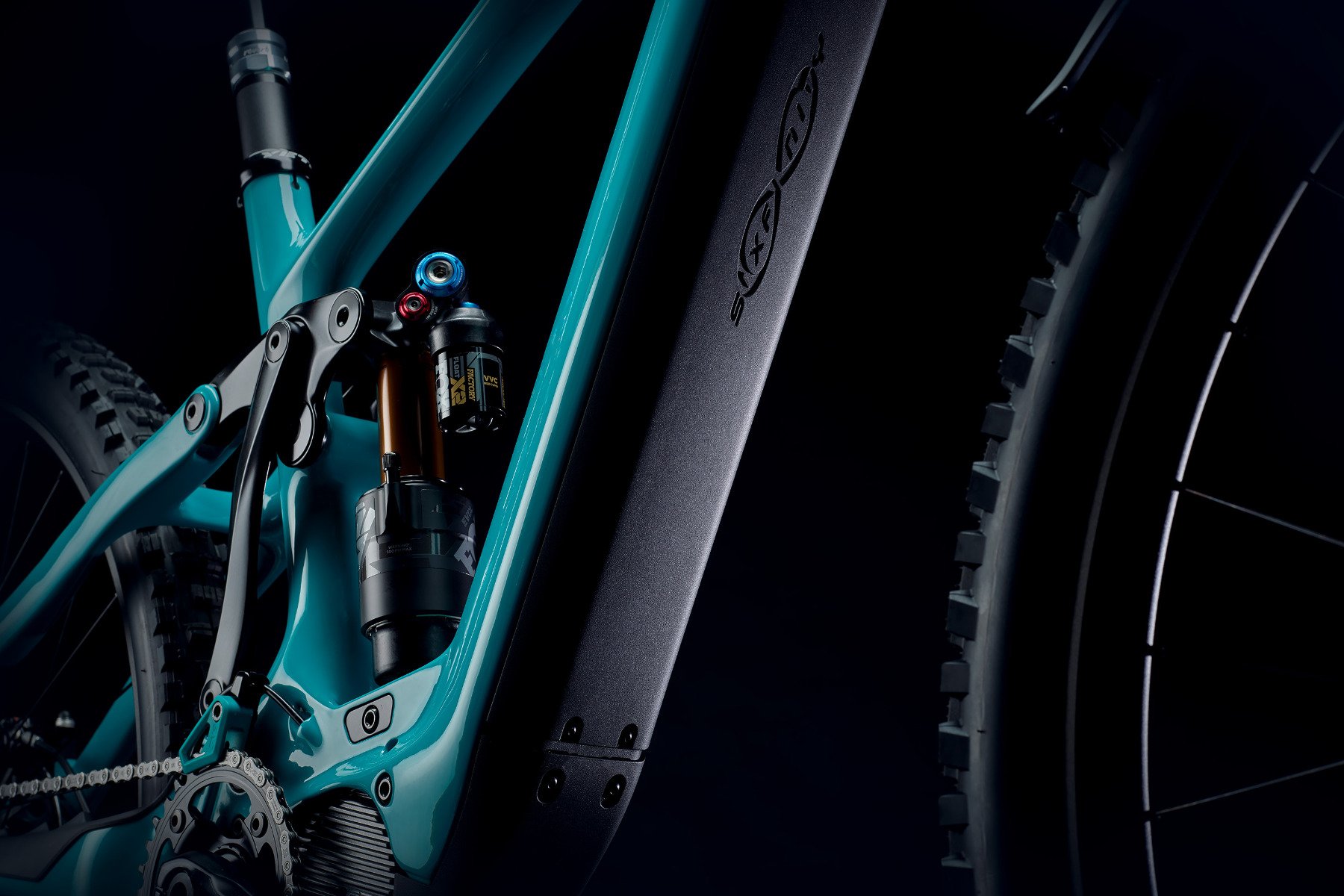 2022_yeticycles_160e_detail_down_tube.jpeg