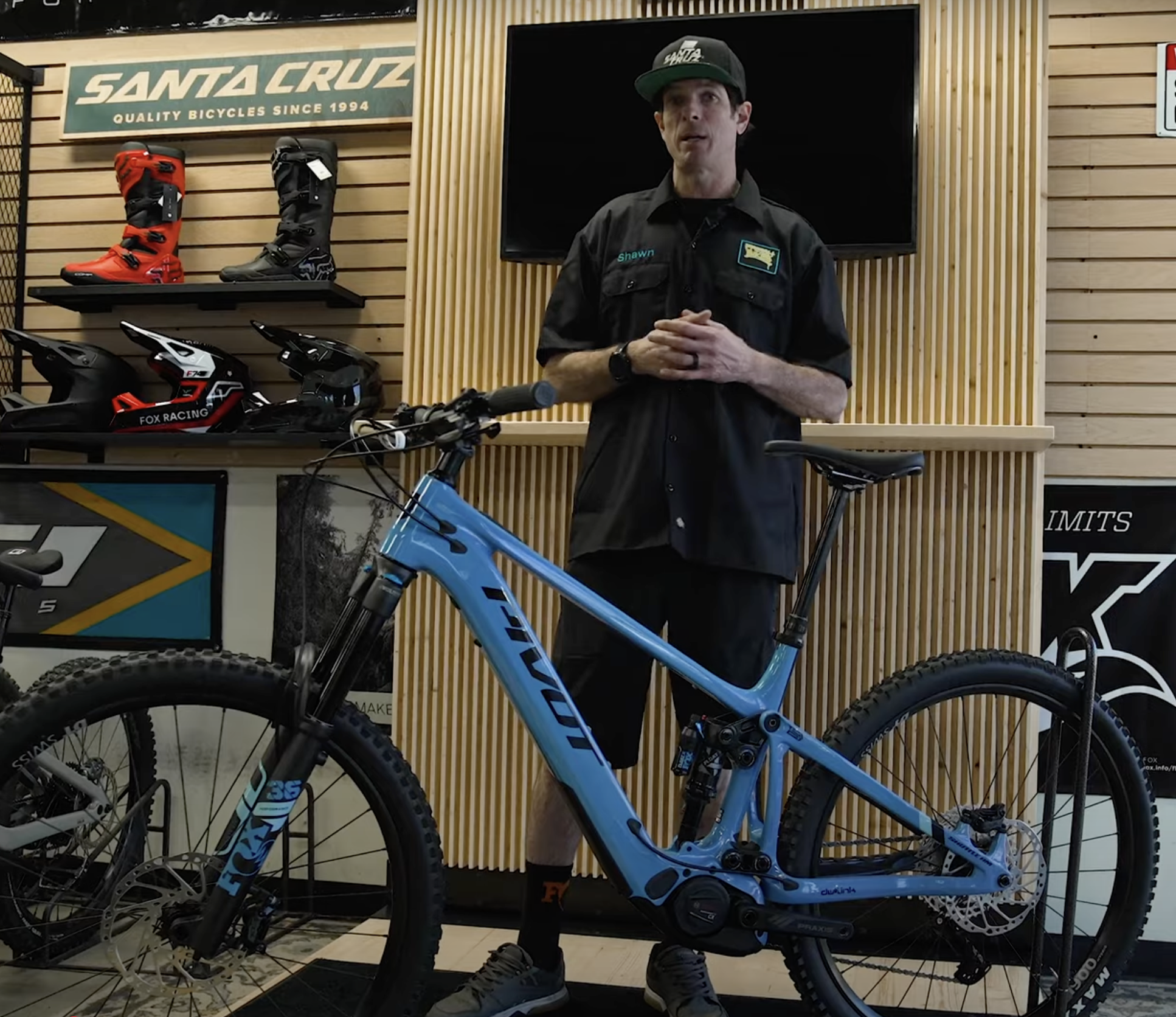 2025 Pivot Shuttle AM Breakdown with Shawn from Fresh Bikes.