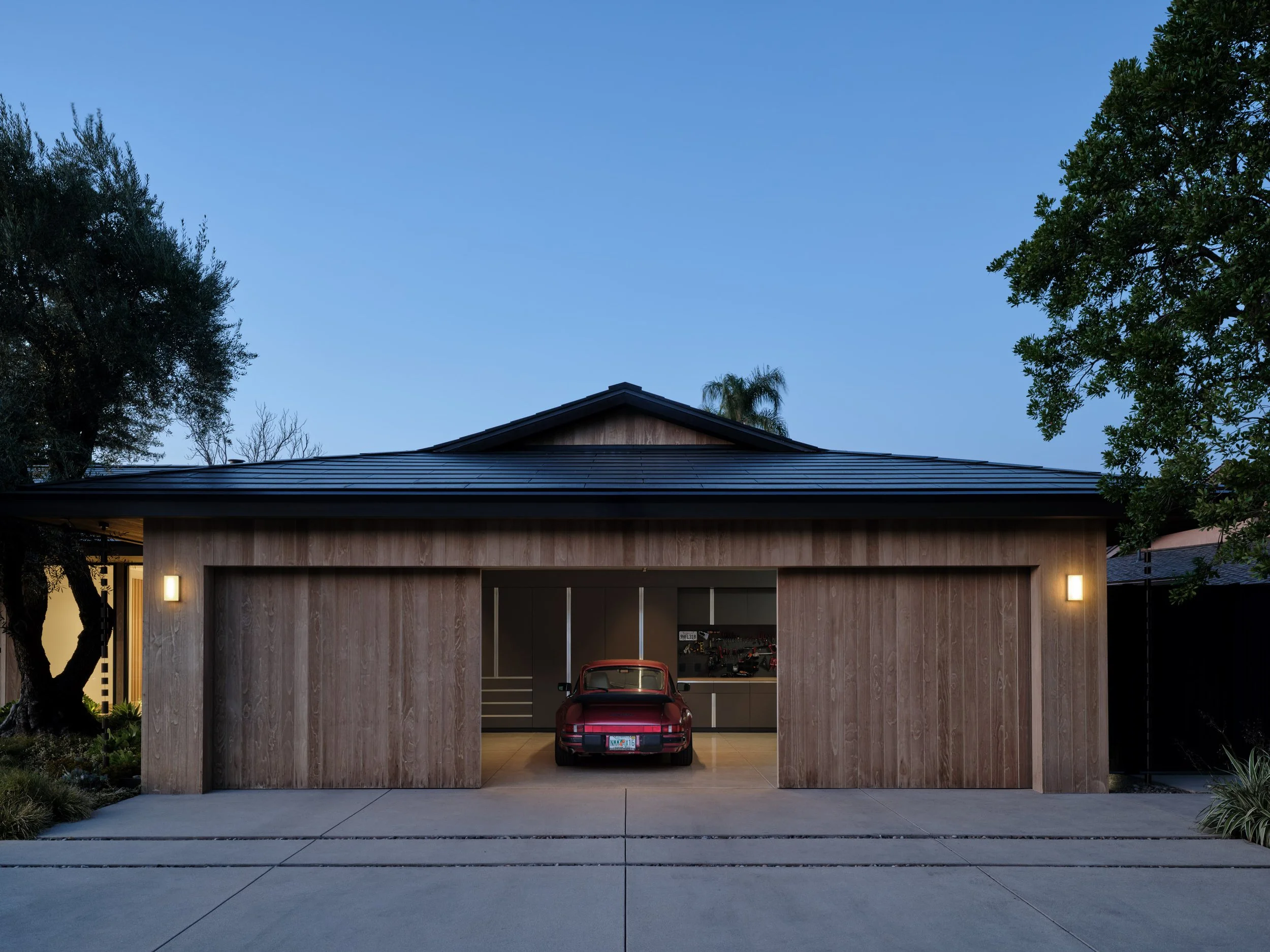 Midcentury Modern Luxury Garage