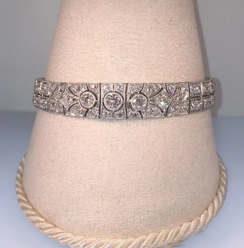 Fully restored, platinum art deco tennis bracelet, featuring 7.5 carats total weight of diamonds 