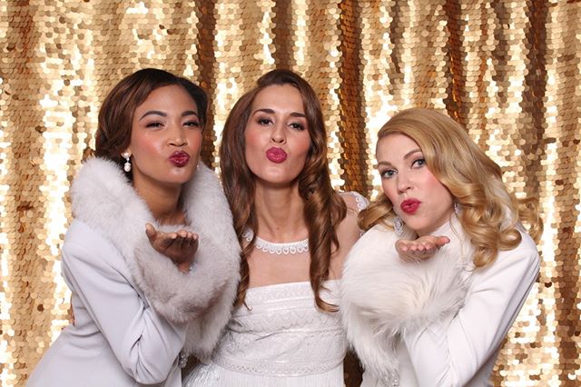 These lovely ladies are looking oh so glam! I sense a little iconic Marilyn Monroe in the vibe here! ⠀⠀⠀⠀⠀⠀⠀⠀⠀
⠀⠀⠀⠀⠀⠀⠀⠀⠀
.⠀⠀⠀⠀⠀⠀⠀⠀⠀
.⠀⠀⠀⠀⠀⠀⠀⠀⠀
.⠀⠀⠀⠀⠀⠀⠀⠀⠀
.⠀⠀⠀⠀⠀⠀⠀⠀⠀
.⠀⠀⠀⠀⠀⠀⠀⠀⠀
⠀⠀⠀⠀⠀⠀⠀⠀⠀
#vintageglam #SLOcounty #photobooth #eventphotos #corporatebrand