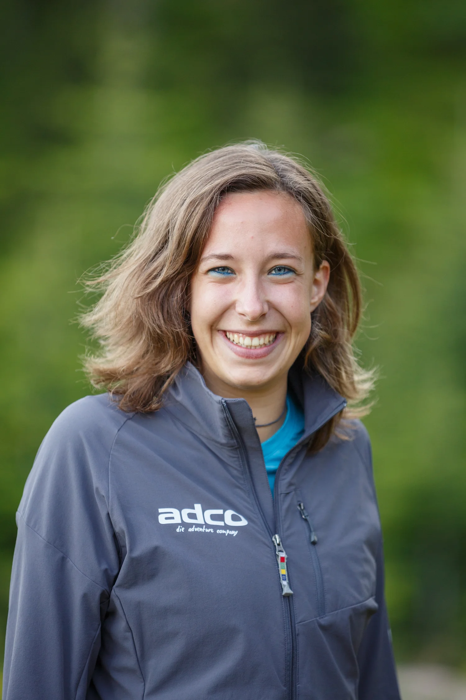 Saskia Bauer | Young Explorers ProgramDas tollste Erlebnis war es, dem Wald beim Aufwachen zuzuhören, als wir während des Young Explorers Camps früh am Morgen zum Wildsee hinuntergestiegen sind. Ich fühlte mich eins mit der Natur, Teil des großen Ga…