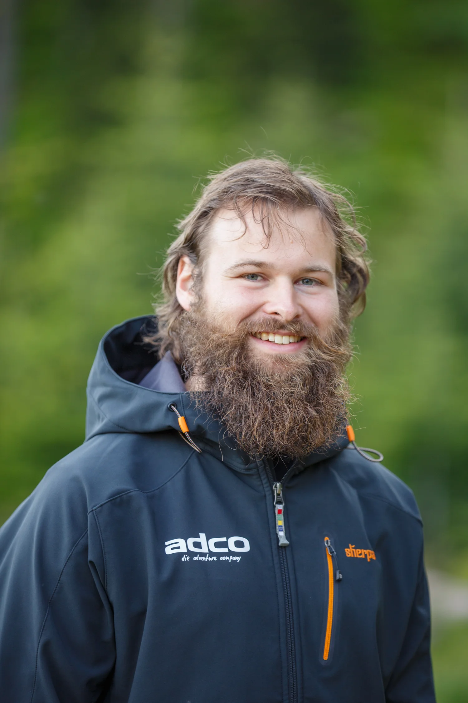 Sven Löffler | FilmemacherDer Schwarzwald, scheinbar unendliche Weiten mit tiefen dunklen Wäldern ist eine besondere Region für mich. Sehnsuchts- und Zufluchtsort nicht nur von Dichtern und Denkern, kann hinter jedem Baum eine neue Entdeckung lauern…