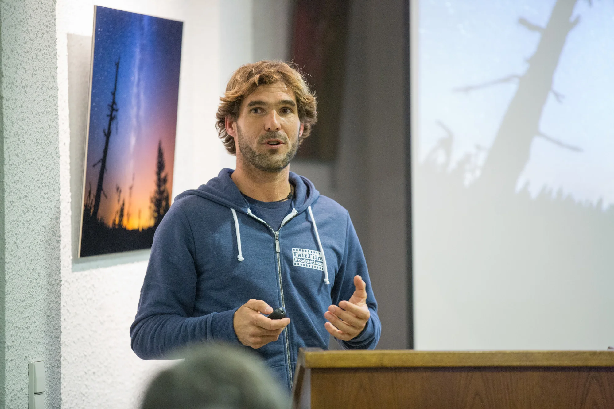 Mit der Premiere des Kurzfilms über den „Winter im Nationalpark Schwarzwald“ wurde die Ausstellung erfolgreich eingeleitet. Die Besucher waren von den Naturimpressionen begeistert. Nach über einem Jahr Filmen und Fotografieren hat Abenteuer Schwarzw…