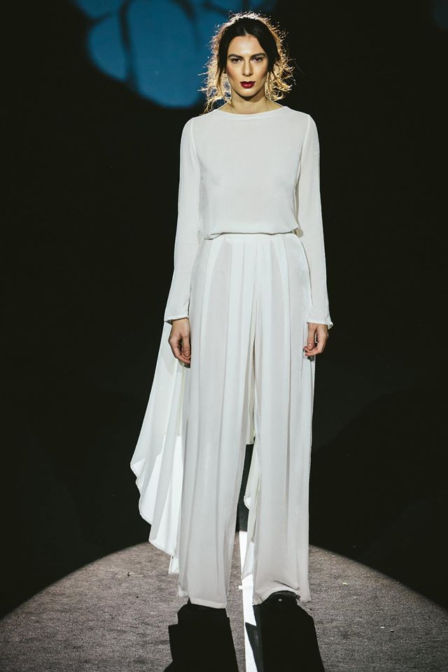 I was also impressed with this all-white combination by susnyara. 