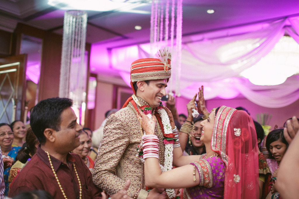 hindu-wedding-mumbai-into-candid-photography-dk-21.jpg