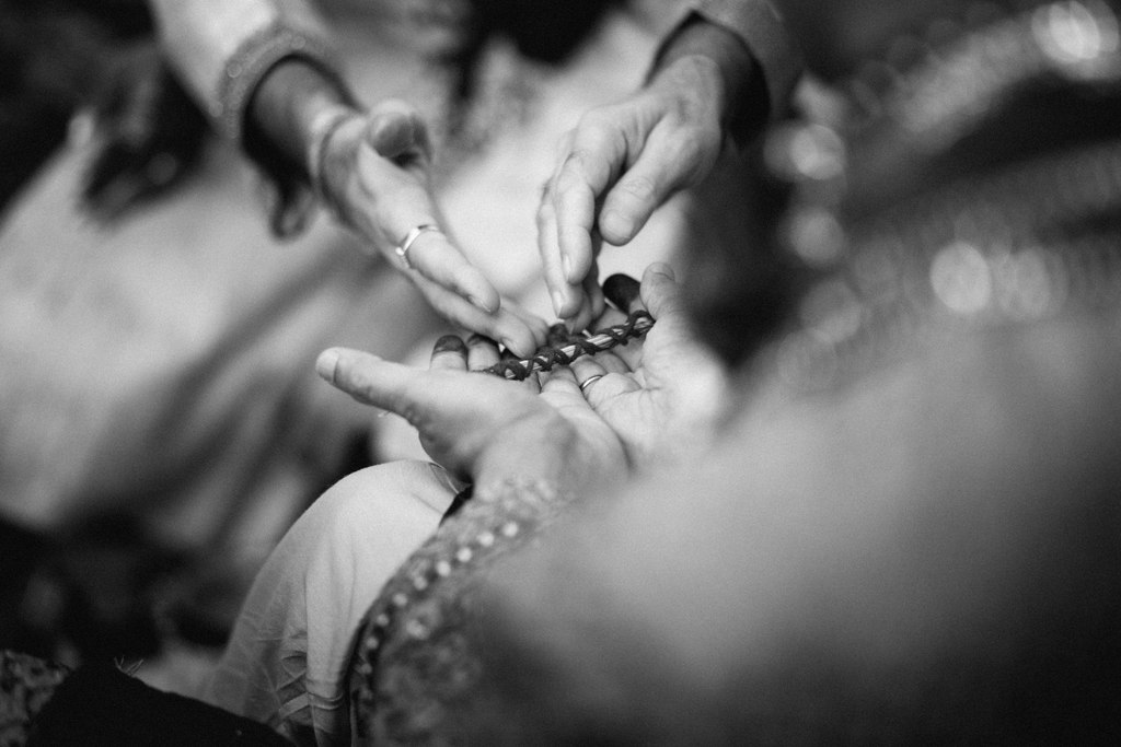 hindu-wedding-mumbai-into-candid-photography-dk-25.jpg