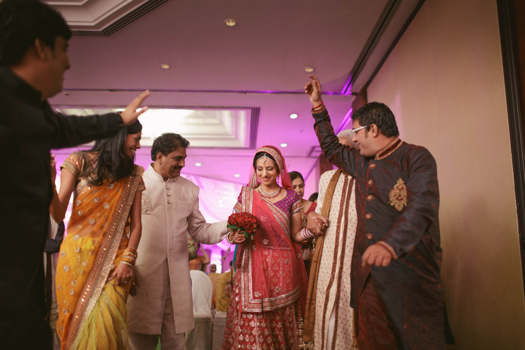 hindu-wedding-mumbai-into-candid-photography-dk-28.jpg