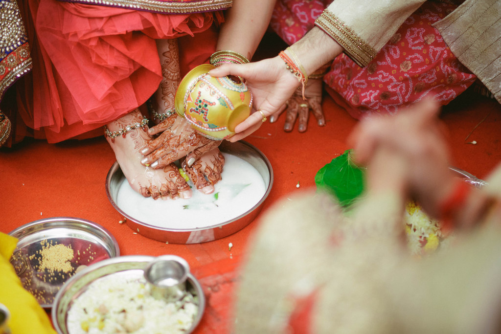 hindu-wedding-mumbai-into-candid-photography-dk-30.jpg