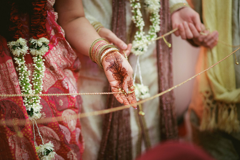 hindu-wedding-mumbai-into-candid-photography-dk-31.jpg