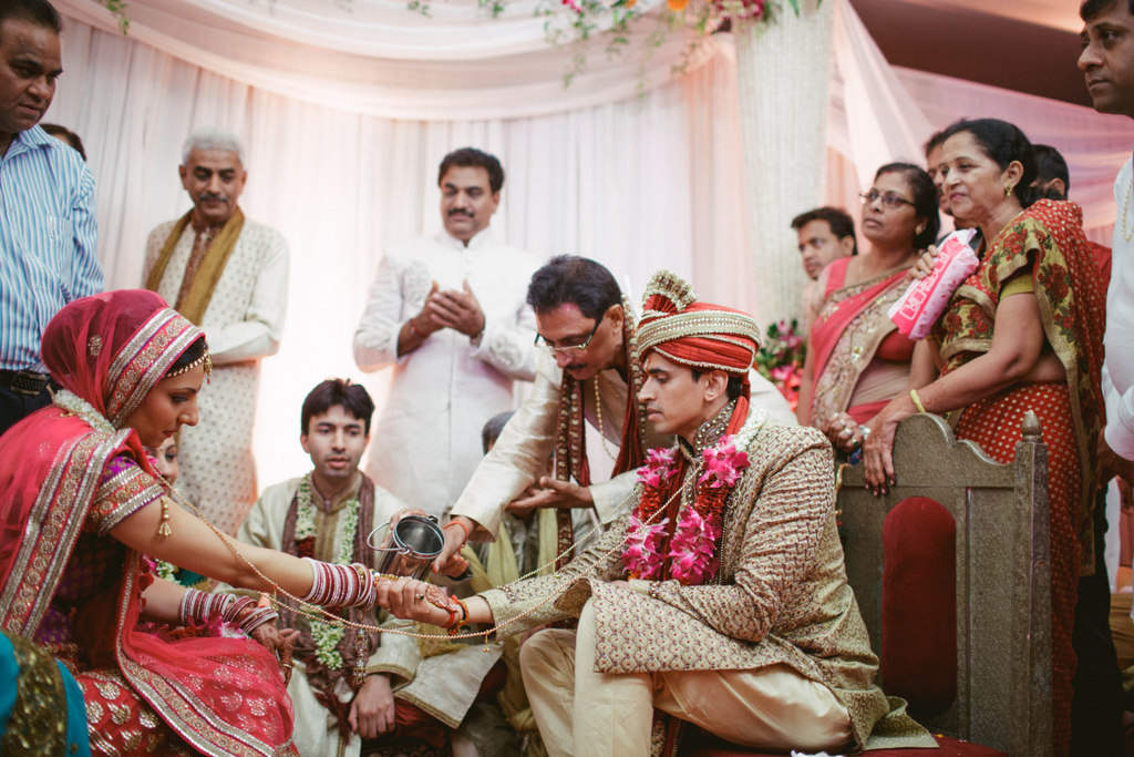 hindu-wedding-mumbai-into-candid-photography-dk-32.jpg