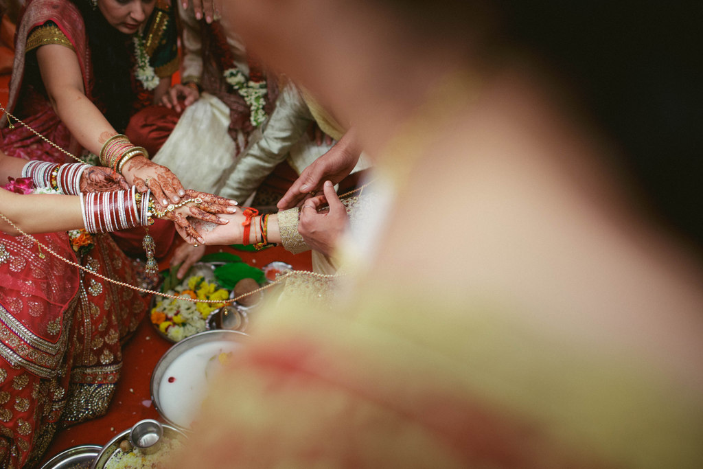 hindu-wedding-mumbai-into-candid-photography-dk-33.jpg