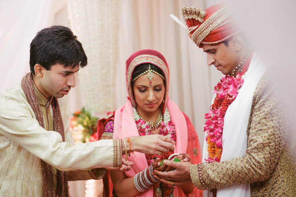 hindu-wedding-mumbai-into-candid-photography-dk-36.jpg
