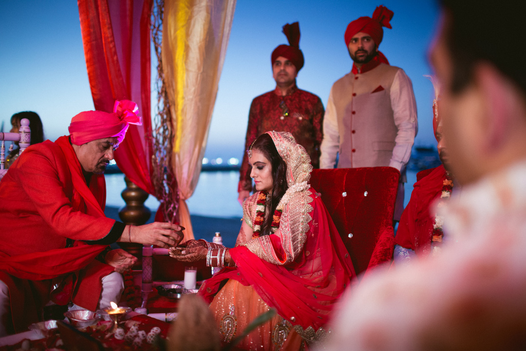 destination-dubai-hindu-wedding-into-candid-photography-pd-00441.jpg