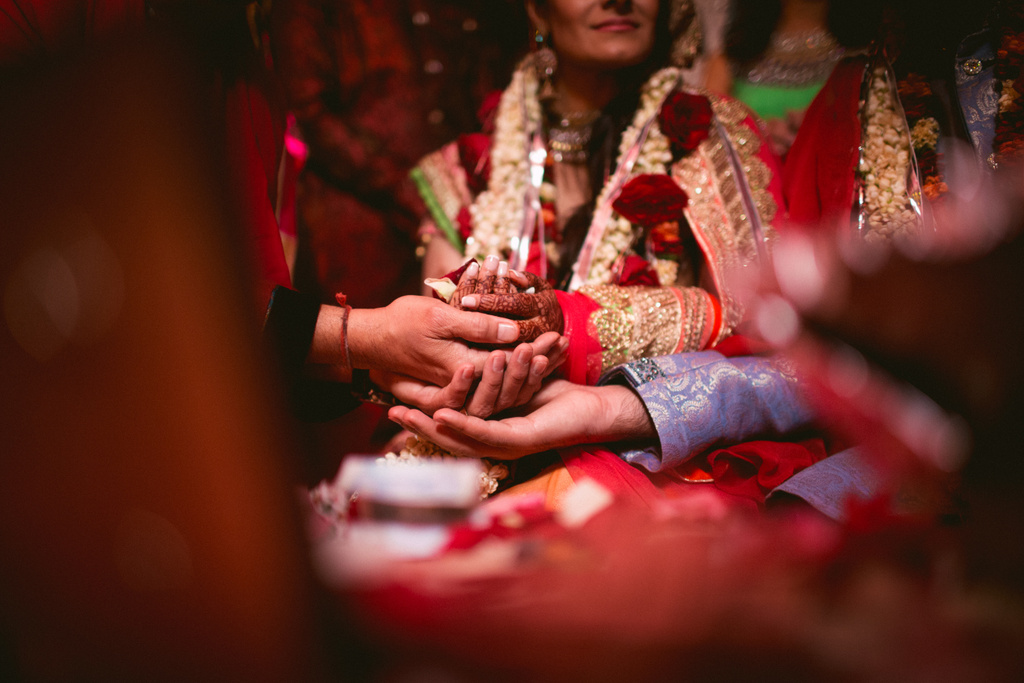 destination-dubai-hindu-wedding-into-candid-photography-pd-00551.jpg