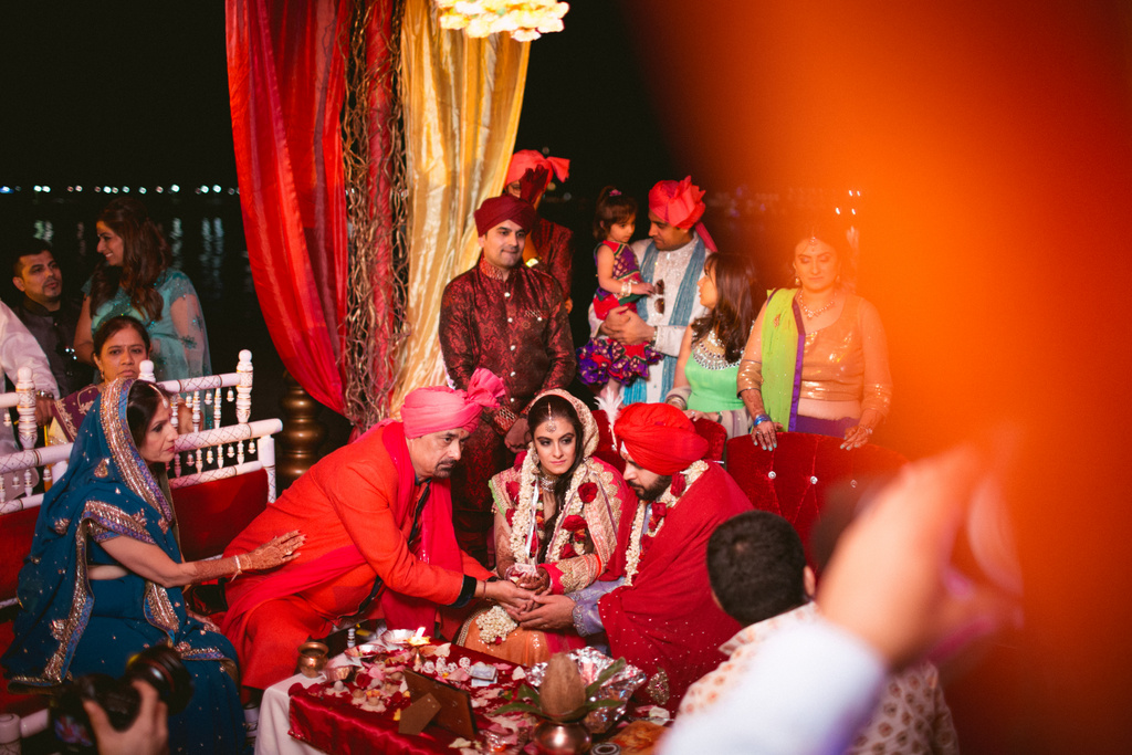 destination-dubai-hindu-wedding-into-candid-photography-pd-00561.jpg